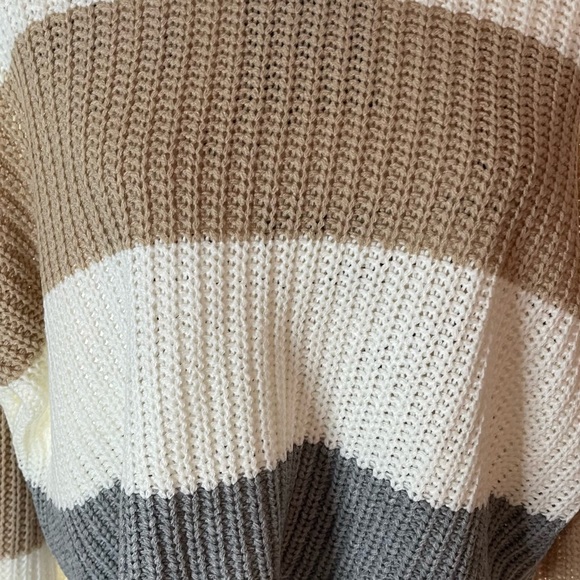 NWT- Sincerely Jules - Beautiful Crop Sweater in Neutral long sleeves size M - Picture 4 of 12